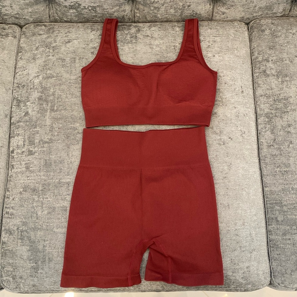 Two piece work out set - Picture 2 of 3